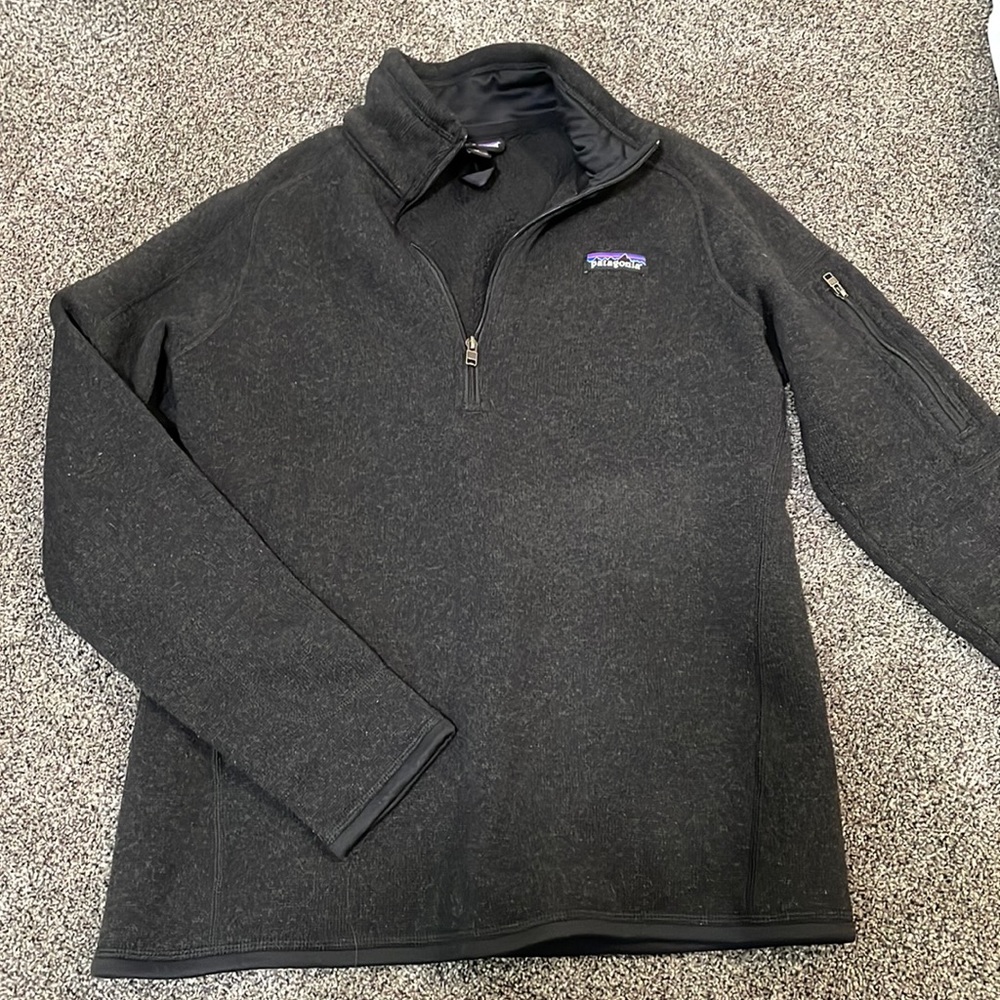 Size M Patagonia quarter zip.
